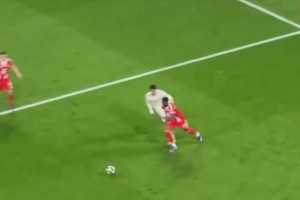 发火！卡马文加红牌，贝林厄姆怒锤草坪发泄