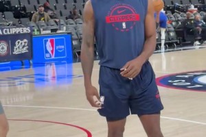 小卡这小腿肌肉看上去有点夸张啊，这是机器腿吗？