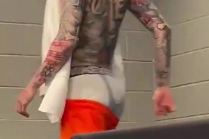 裤子也不穿好三球此前回应车祸问题，中途直接起身离开了！