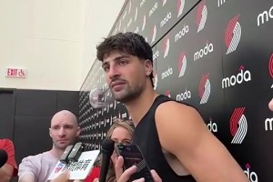 阿夫迪亚曾夸杨瀚森：他球商很高传球出色！他很清楚自己该怎么打