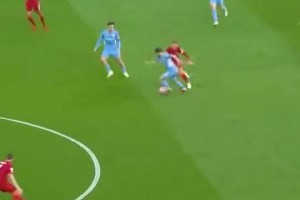 离开曼城！B席曾让范迪克上演最难堪一幕