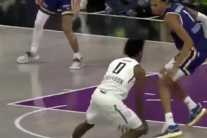 如今首轮对上4年前状元热门文班&亨德森在表演赛针尖对麦芒